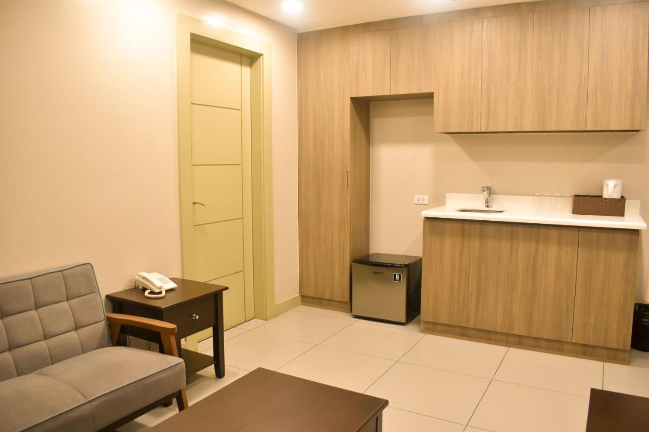 Lelita Hotel - Certified Quarantine Facility Makati City ภายนอก รูปภาพ